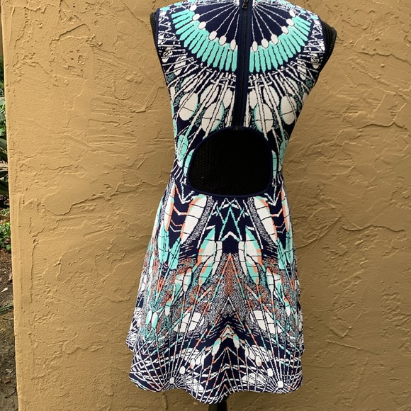🎉HOST PICK🎉 BCBGMaxAzria Wilma Batik Fans Print w/Cutout Back Dress - Picture 4 of 7
